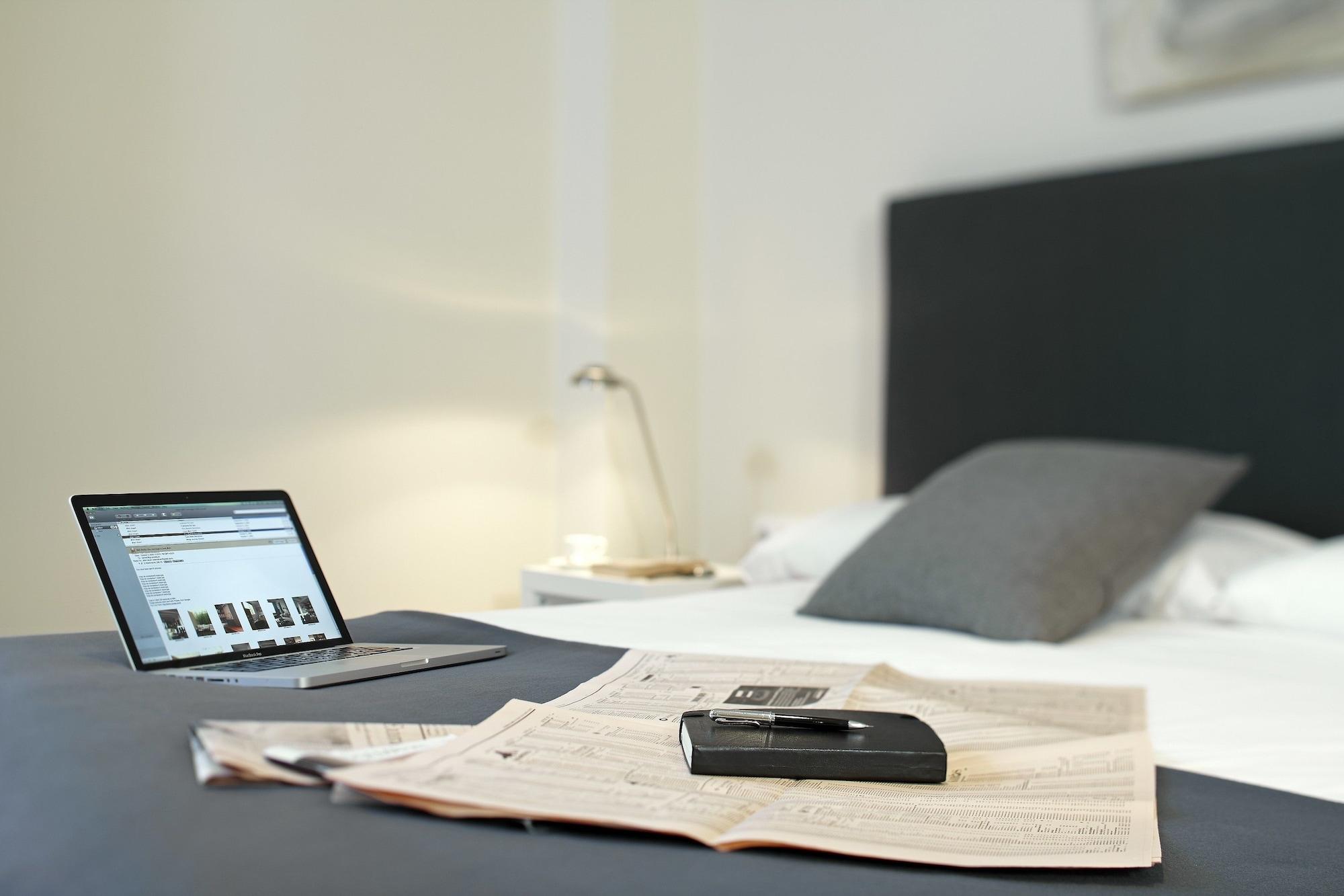 Limehome Barcelona Rector Triado Bagian luar foto