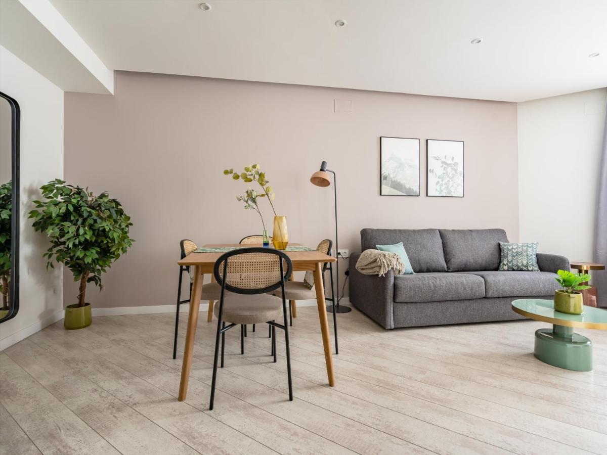 Limehome Barcelona Rector Triado Bagian luar foto