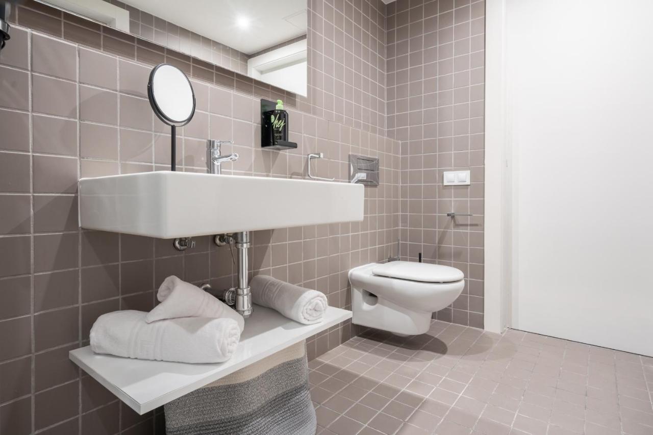 Limehome Barcelona Rector Triado Bagian luar foto