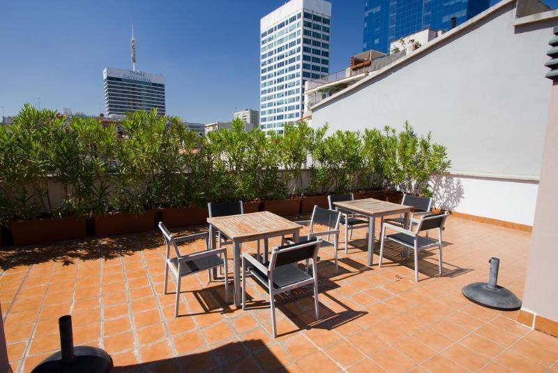 Limehome Barcelona Rector Triado Bagian luar foto