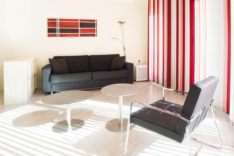 Limehome Barcelona Rector Triado Bagian luar foto